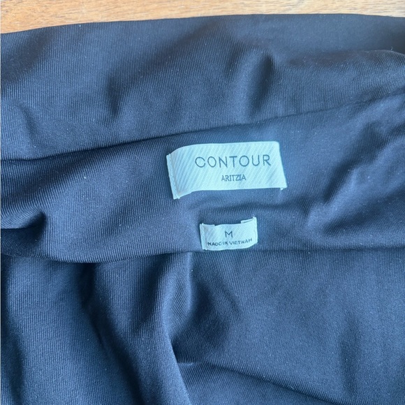 Aritzia contour flourish top M - Picture 3 of 3